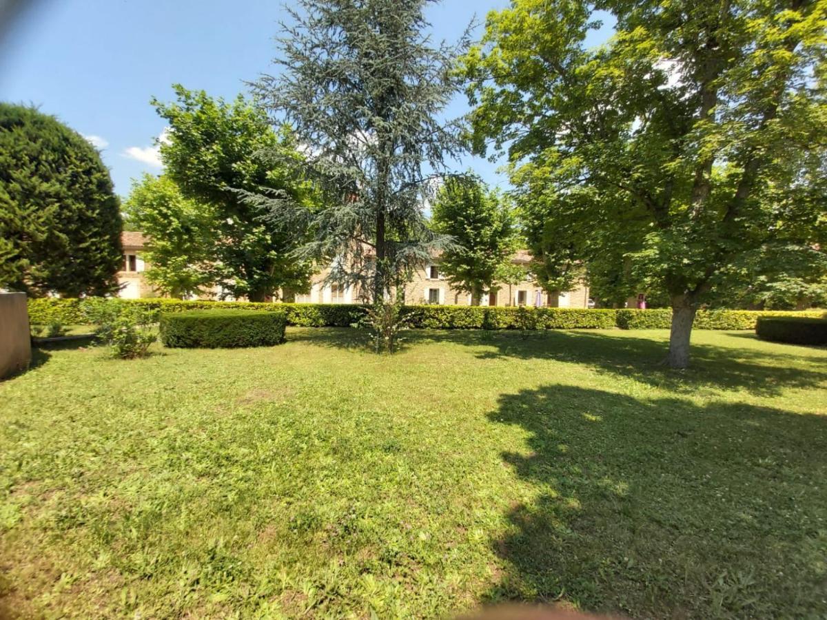 Eblouissant Appartement Au Calme D'Une Residence Avec Piscine Idealement Situe Au Pied Du Colorado Provencal Dans Le Prestigieux Luberon Рустрел Екстериор снимка